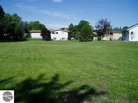4 Patrick Court, Mount Pleasant MI 48858 photo 2