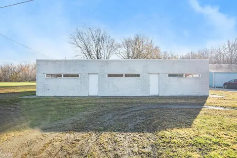 1128 N Saginaw Road, Durand MI 48429 photo 4