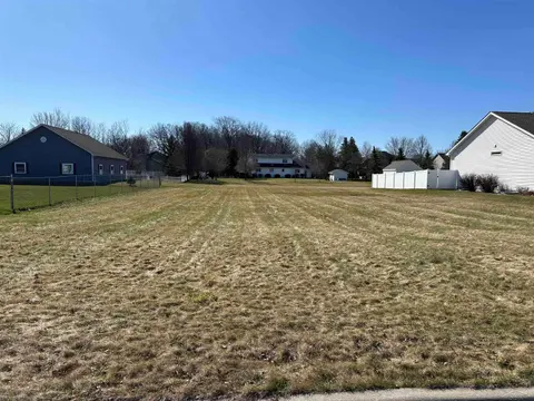 Winterwood Lane, Saginaw MI 48603 photo 2