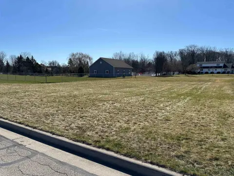 Winterwood Lane, Saginaw MI 48603 photo 3