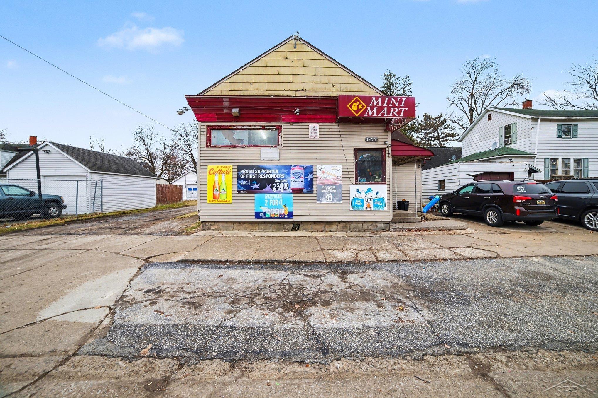 1215 Throop Street, Saginaw MI 48602 photo 1