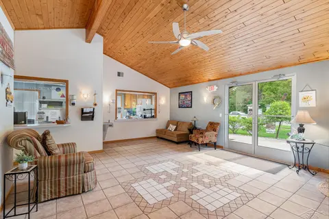 635 N Center Road, Saginaw MI 48638 photo 4