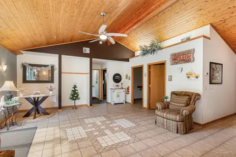 635 N Center Road, Saginaw MI 48638 photo 5