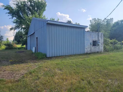 8498 S Clare Avenue, Clare MI 48617 photo 3