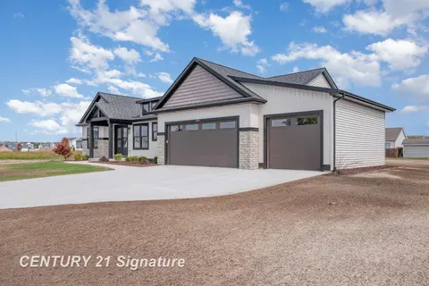 8884 Copper Court, Freeland MI 48623 photo 2