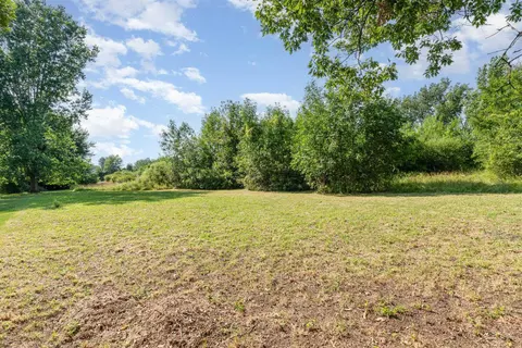Kenora Drive, Saginaw MI 48604 photo 2