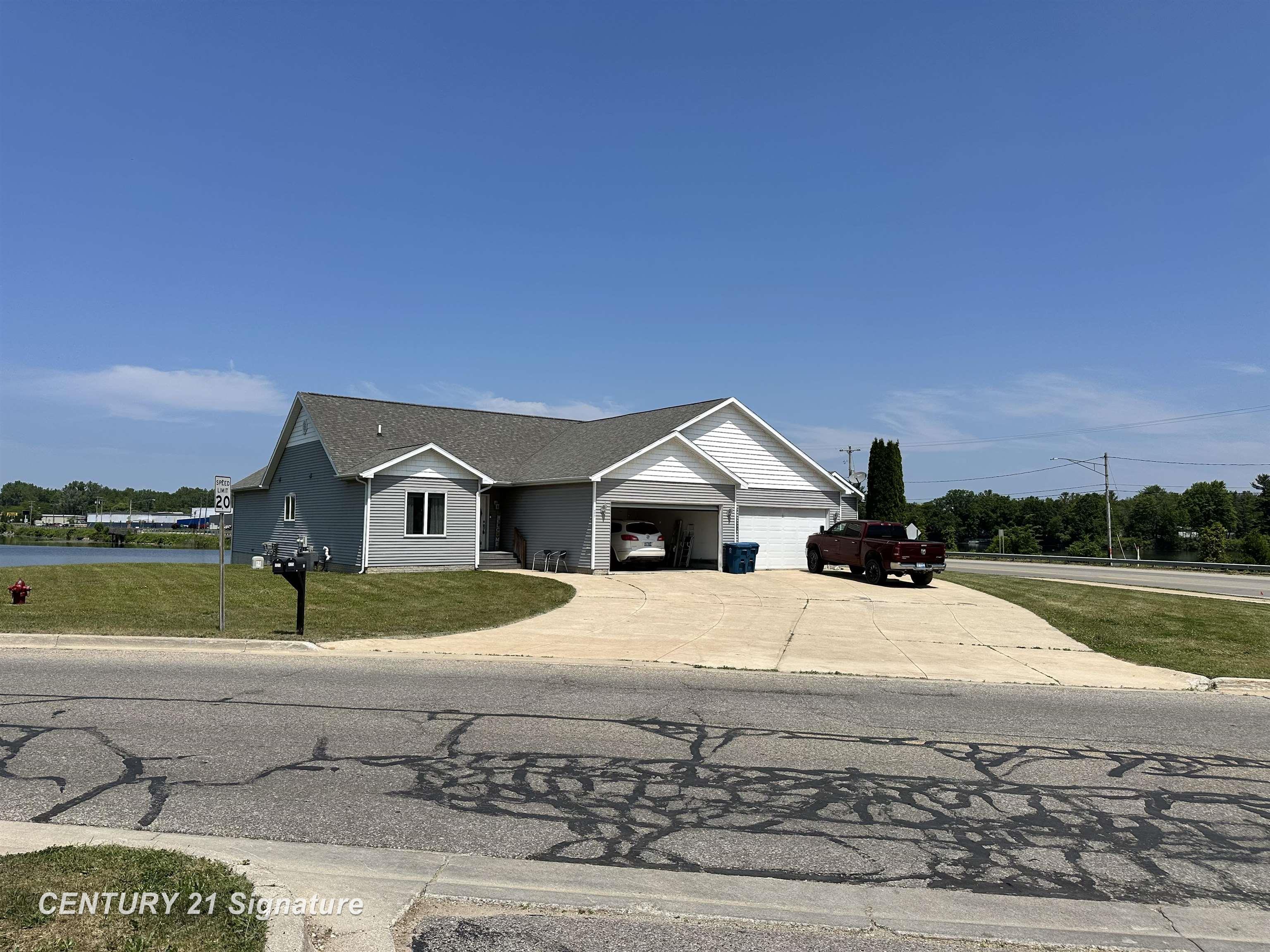 123/125 Pearson Street, Beaverton MI 48612 photo 1