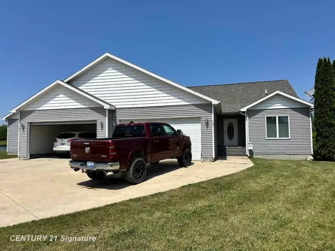123/125 Pearson Street, Beaverton MI 48612 photo 2