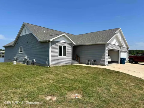 123/125 Pearson Street, Beaverton MI 48612 photo 3