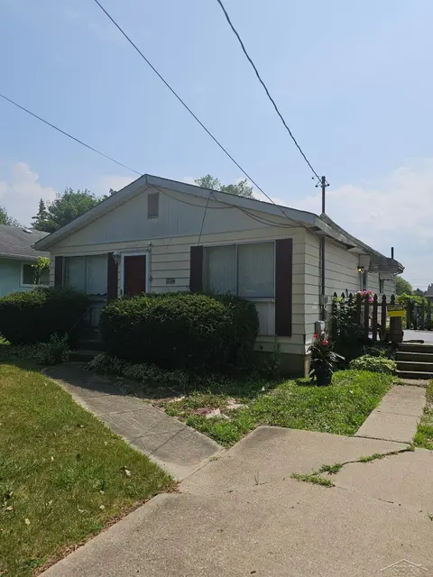 2258 California Avenue, Saginaw MI 48601 photo 2