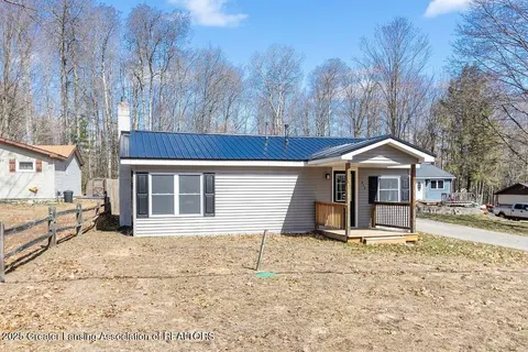 412 N Scott Drive, Farwell MI 48622 photo 2
