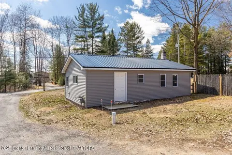 412 N Scott Drive, Farwell MI 48622 photo 5