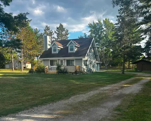 1907 Berkshire Drive, Gladwin MI 48624-8601 photo 1