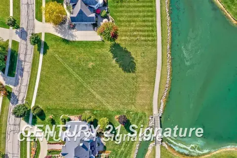 17 E Grove Court, Freeland MI 48623 photo 2