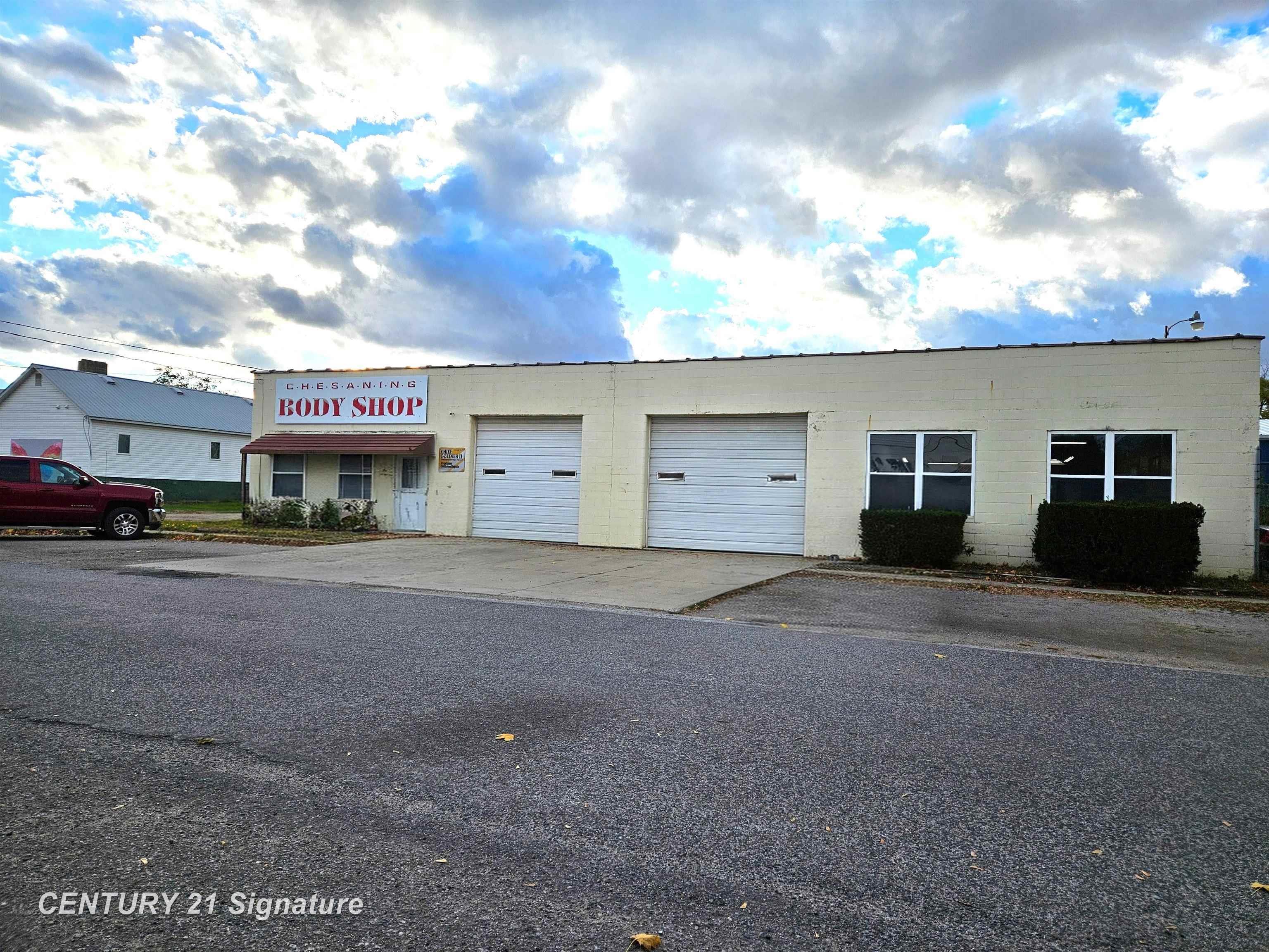205 N Wood Street, Chesaning MI 48616 photo 1