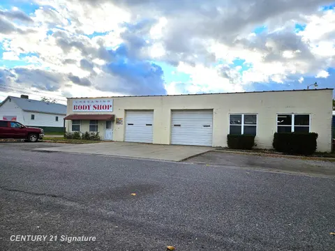 205 N Wood Street, Chesaning MI 48616 photo 1