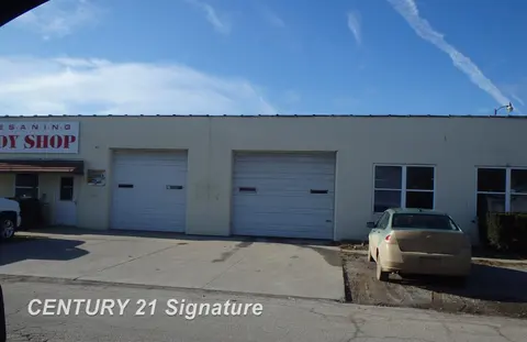 205 N Wood Street, Chesaning MI 48616 photo 2