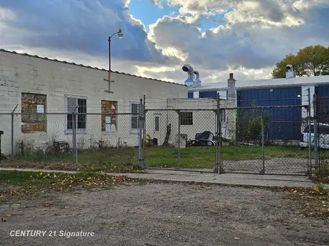 205 N Wood Street, Chesaning MI 48616 photo 4