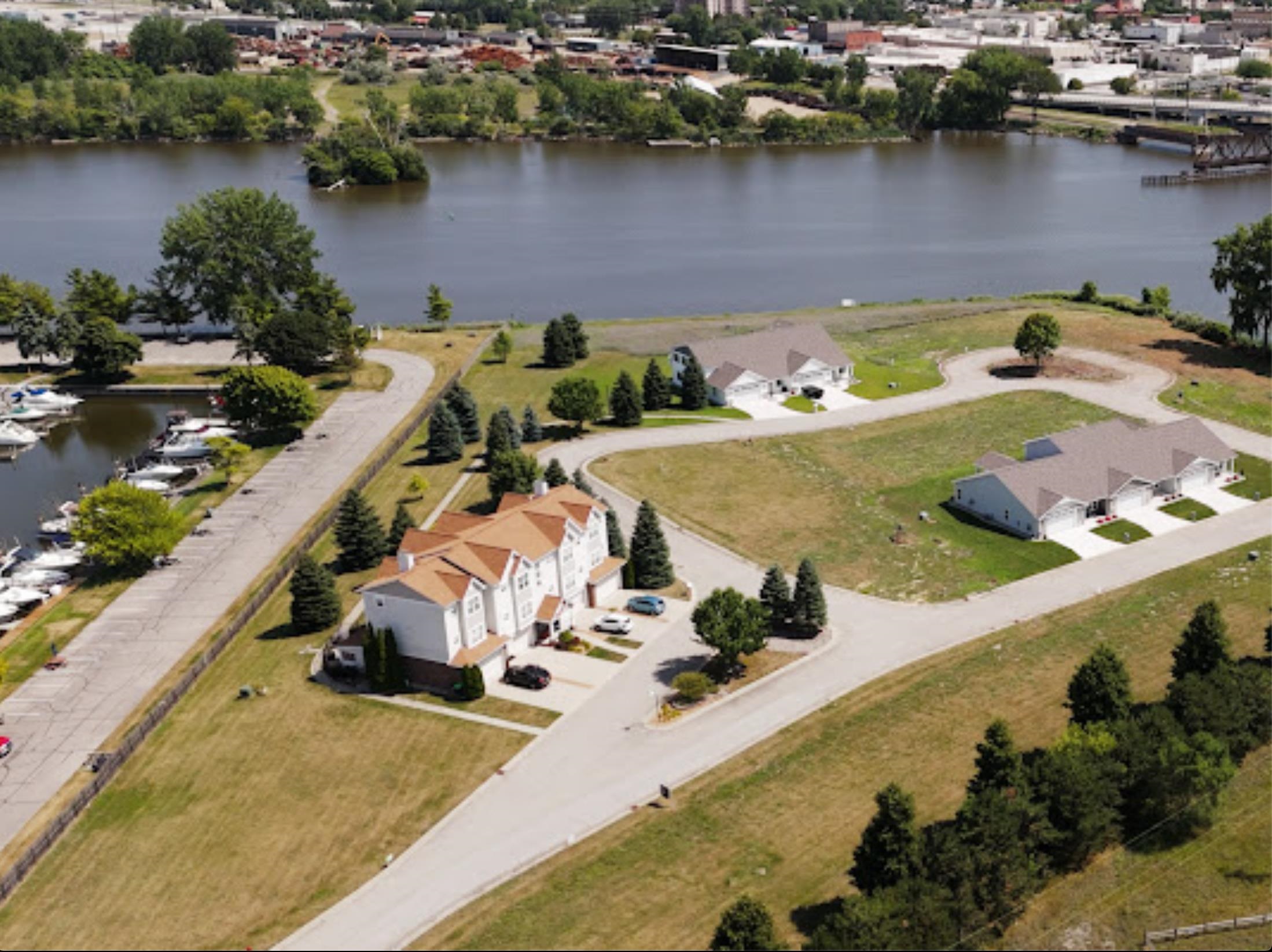 33 OR 35 Cove Drive, Bay City MI 48706 photo 1