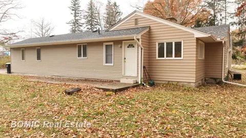 3700 N Saginaw Road, Midland MI 48640 photo 2