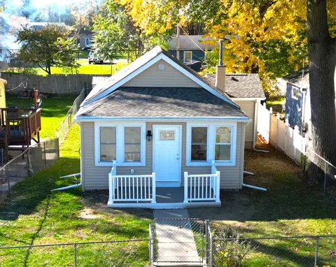 722 Bay Road, Bay City MI 48706 photo 2