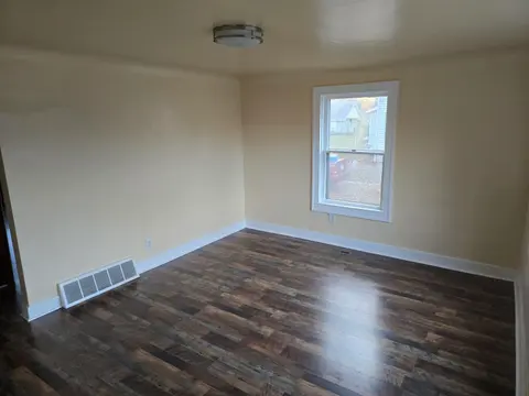 1308 E High Street, Mount Pleasant MI 48858 photo 5