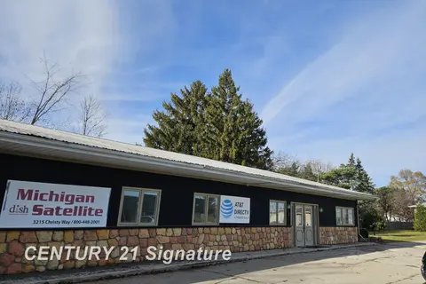 3239 Christy Way Street, Saginaw MI 48603 photo 2