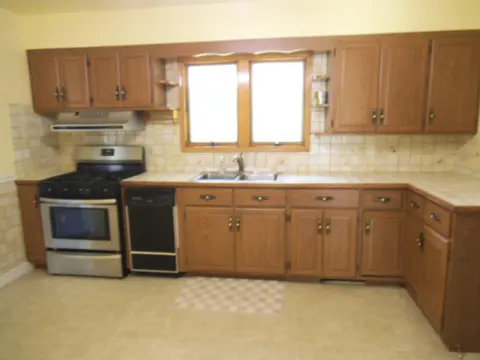 911 S Powell Road, Essexville MI 48732 photo 4