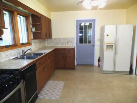 911 S Powell Road, Essexville MI 48732 photo 5