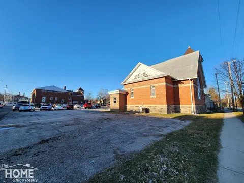 230 N Woodworth Street, Corunna MI 48817 photo 3
