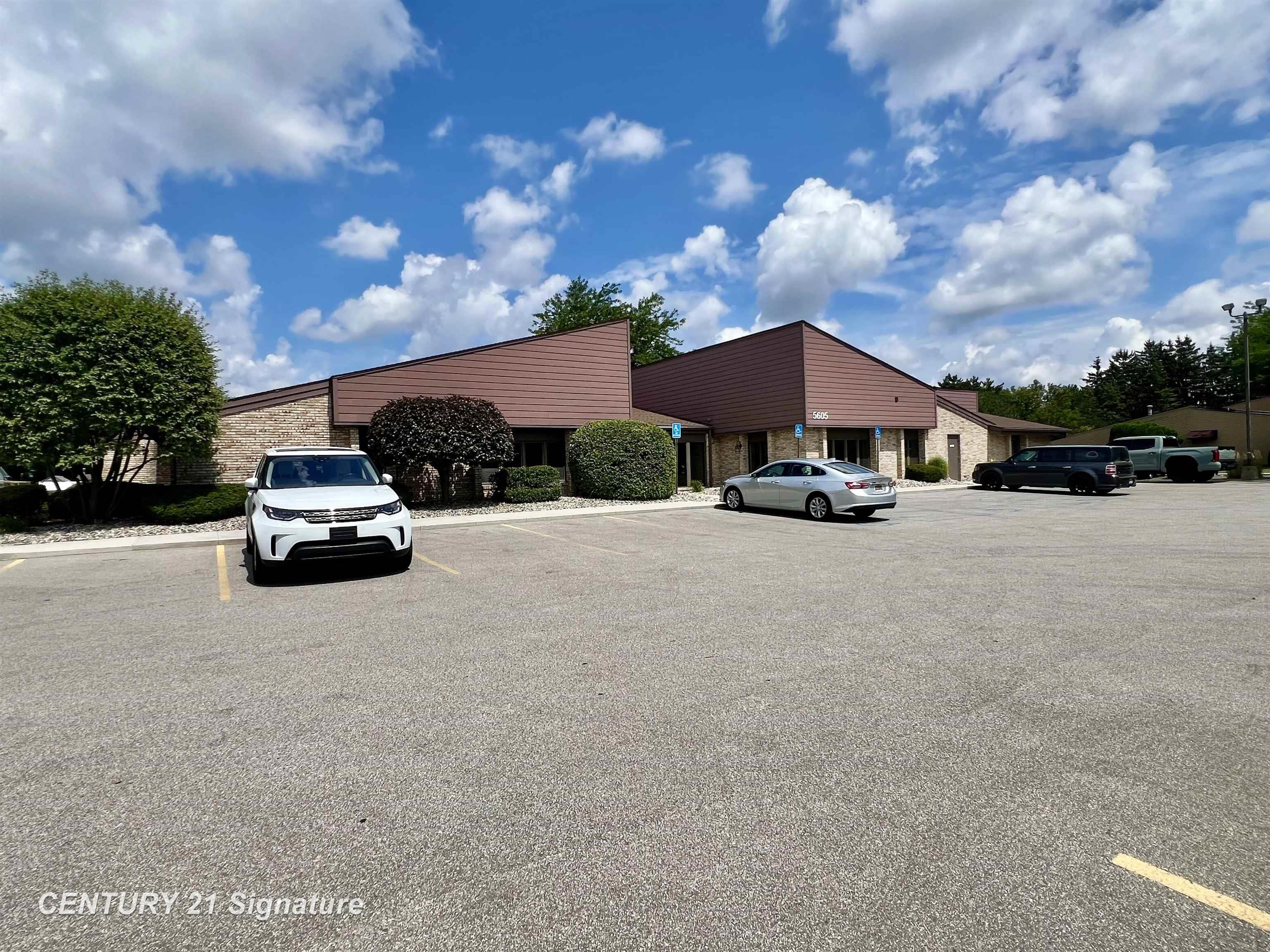 5605 N Colony Drive, Saginaw MI 48638 photo 1