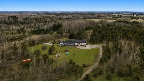 Auburn listing photo 4