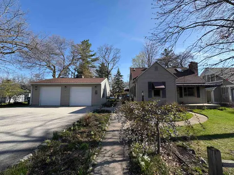 225 Lagoon Beach Drive, Bay City MI 48706 photo 2
