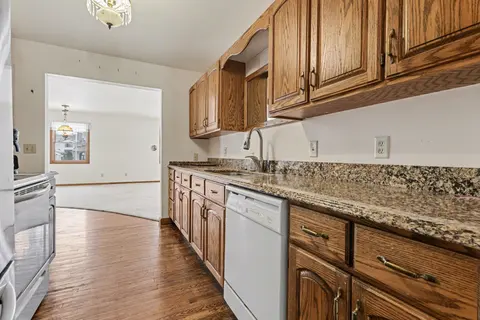 225 Lagoon Beach Drive, Bay City MI 48706 photo 5