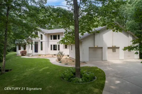 2627 N Odyssey Lane, Midland MI 48642 photo 2