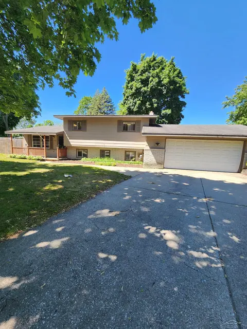 2304 Judith Court, Midland MI 48642 photo 2