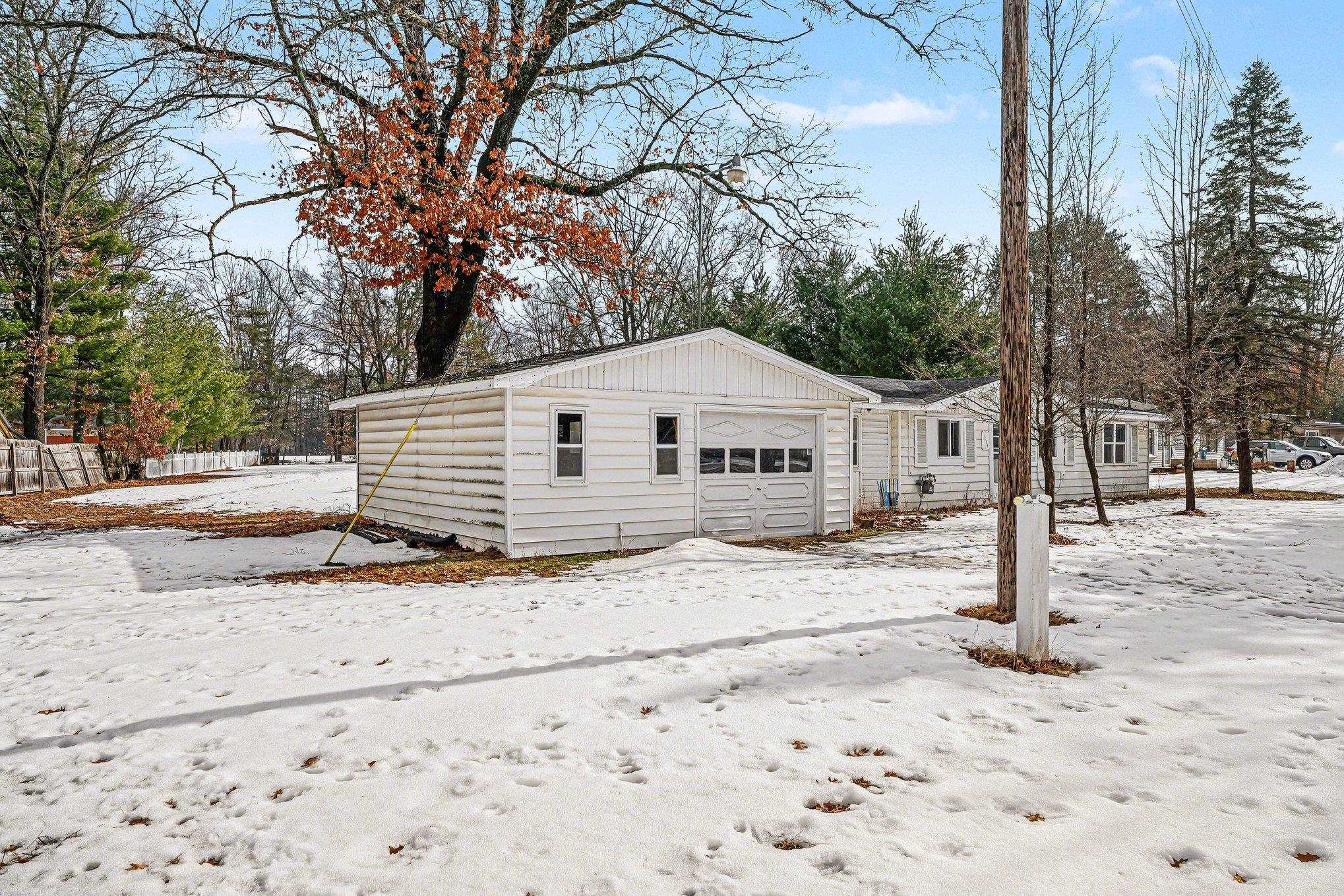 1654 Opland Road, Gladwin MI 48624 photo 1