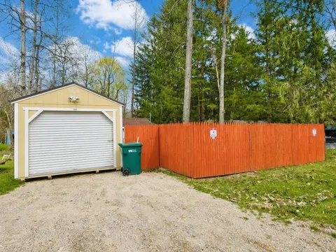 4896 Glenwood Drive, Harrison MI 48625 photo 2