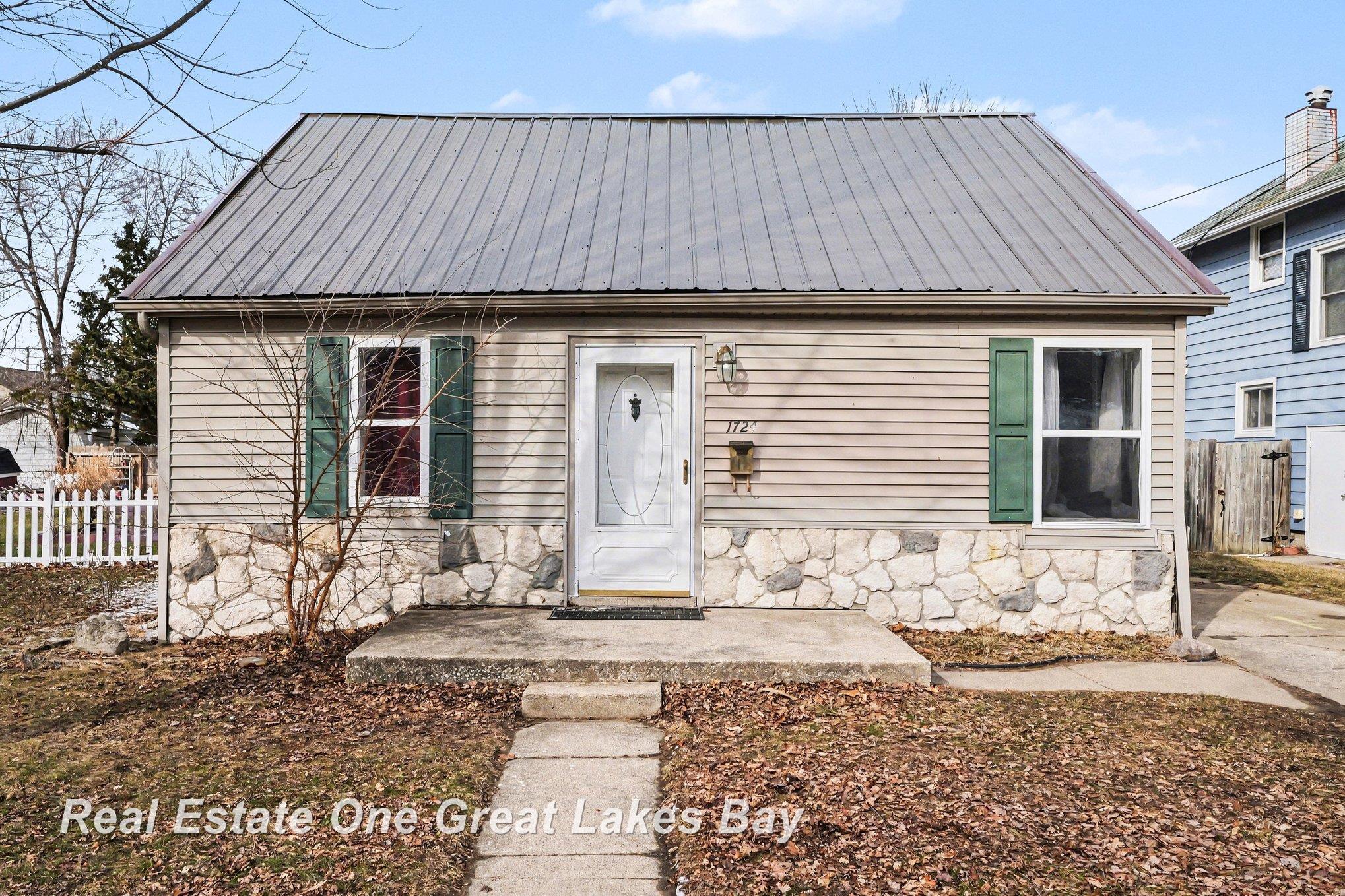 1724 Newberry Street, Saginaw MI 48602 photo 1