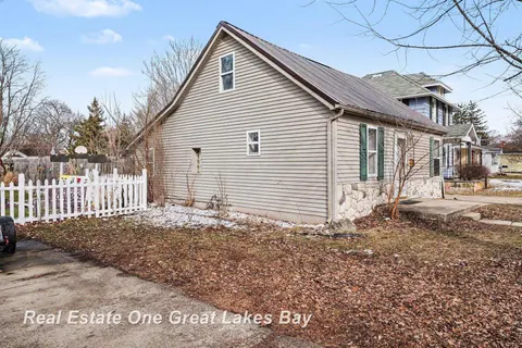 1724 Newberry Street, Saginaw MI 48602 photo 3