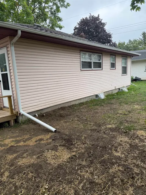 2609 S Outer Drive Drive, Saginaw MI 48601 photo 2