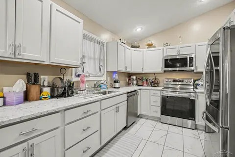 2977 Oaklawn Park, Saginaw MI 48603 photo 2