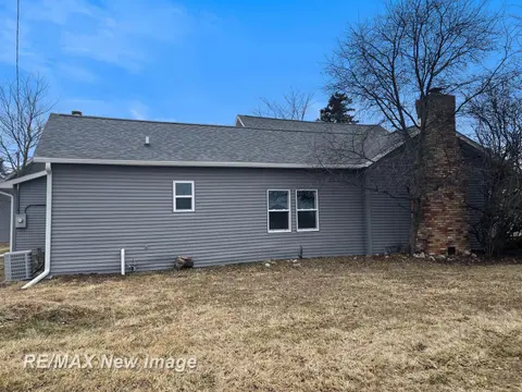 3874 E Kent Road, Freeland MI 48623 photo 4