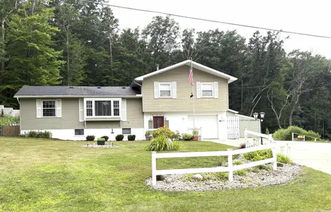 3825 Lapham Drive, Harrison MI 48625 photo 2