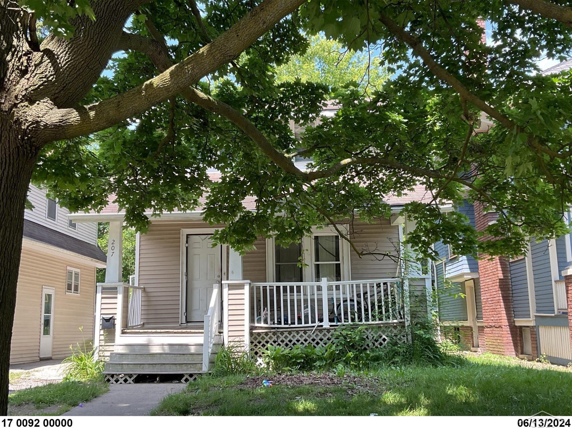 207 S Bond Street, Saginaw MI 48602 photo 1