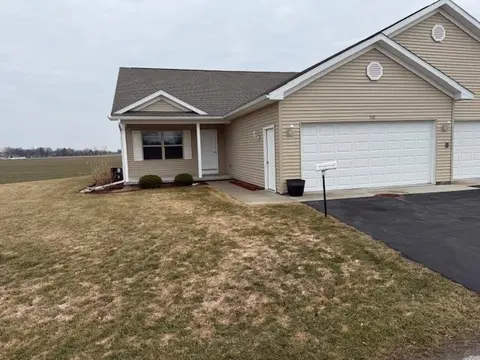 512 Willow Bend, Auburn MI 48611 condo for sale