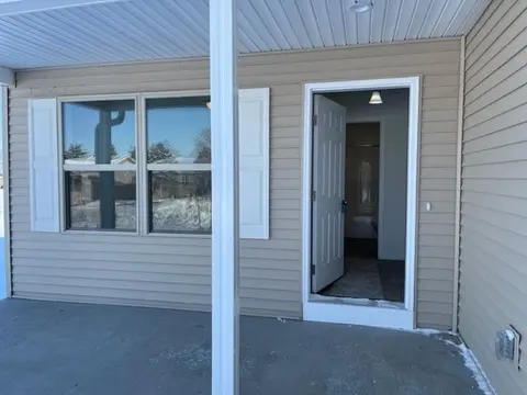 512 Willow Bend, Auburn MI 48611 photo 3