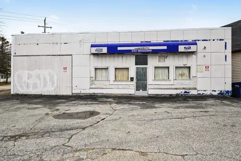 2101 Broadway Avenue, Bay City MI 48708 photo 1