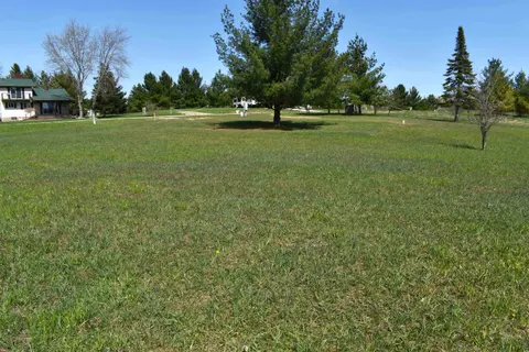 5445 Winchester Way, Gladwin MI 48624 photo 2