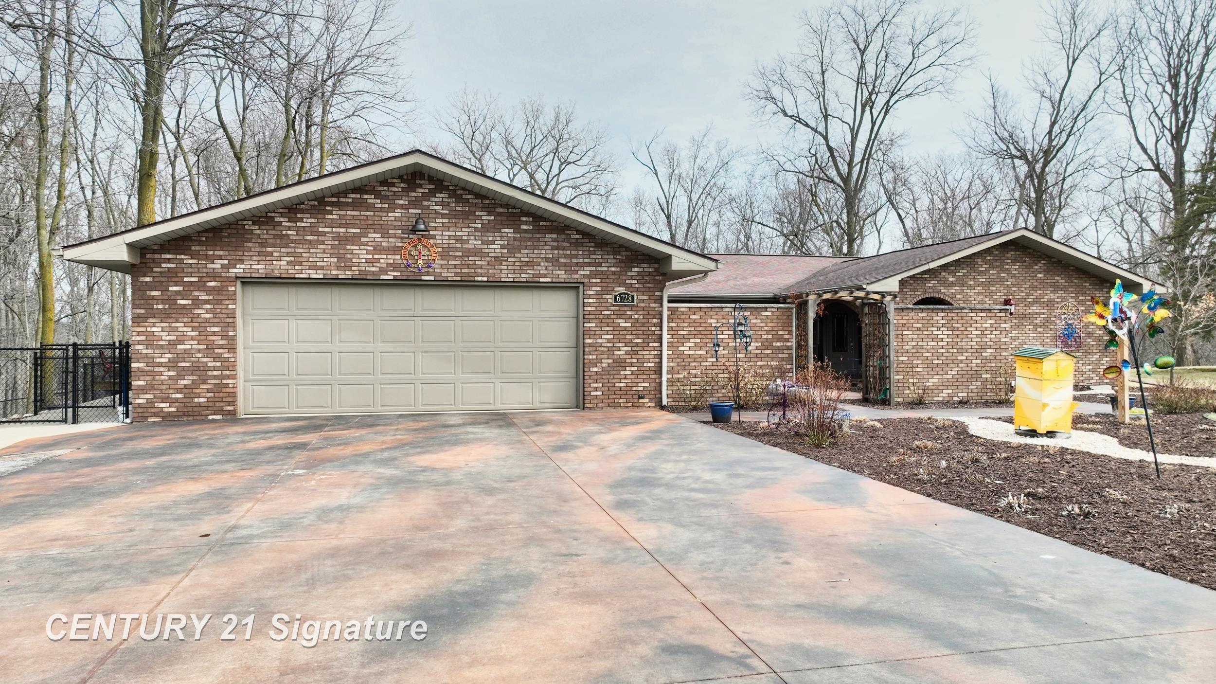 6728 N River Road, Freeland MI 48623 photo 1